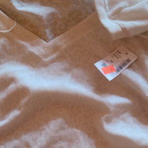 whit shitsyt with tag